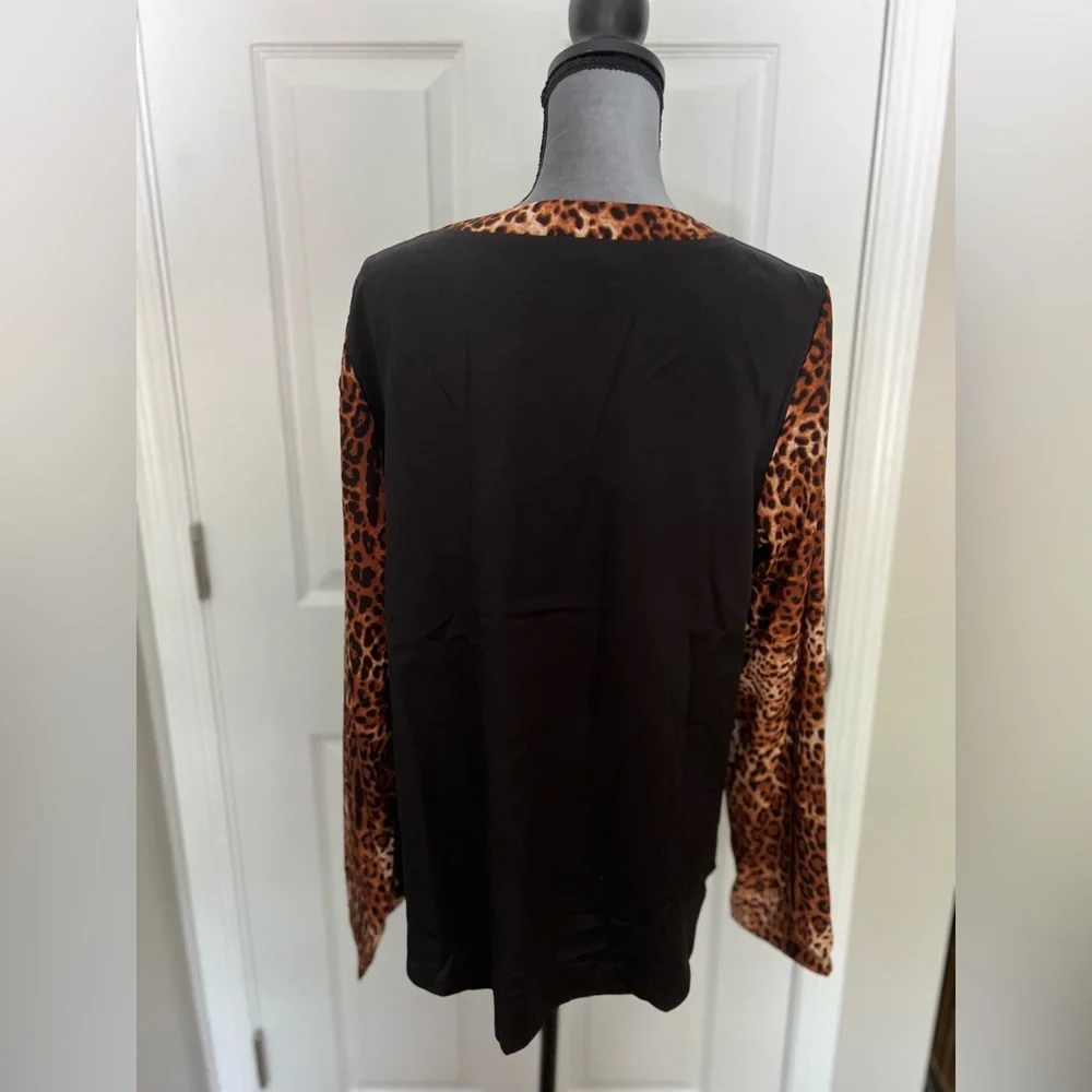 NWOT - blouse - Picture 2 of 3